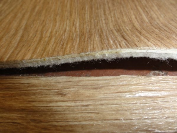 La deuxième couche peut être posée en linoléum épais avec une seule feuille