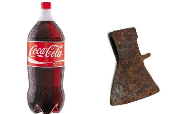Coca-Cola et tête de hache