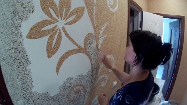 Créez des peintures murales en utilisant du papier peint liquide