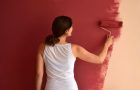 Peindre les murs avec de la peinture acrylique